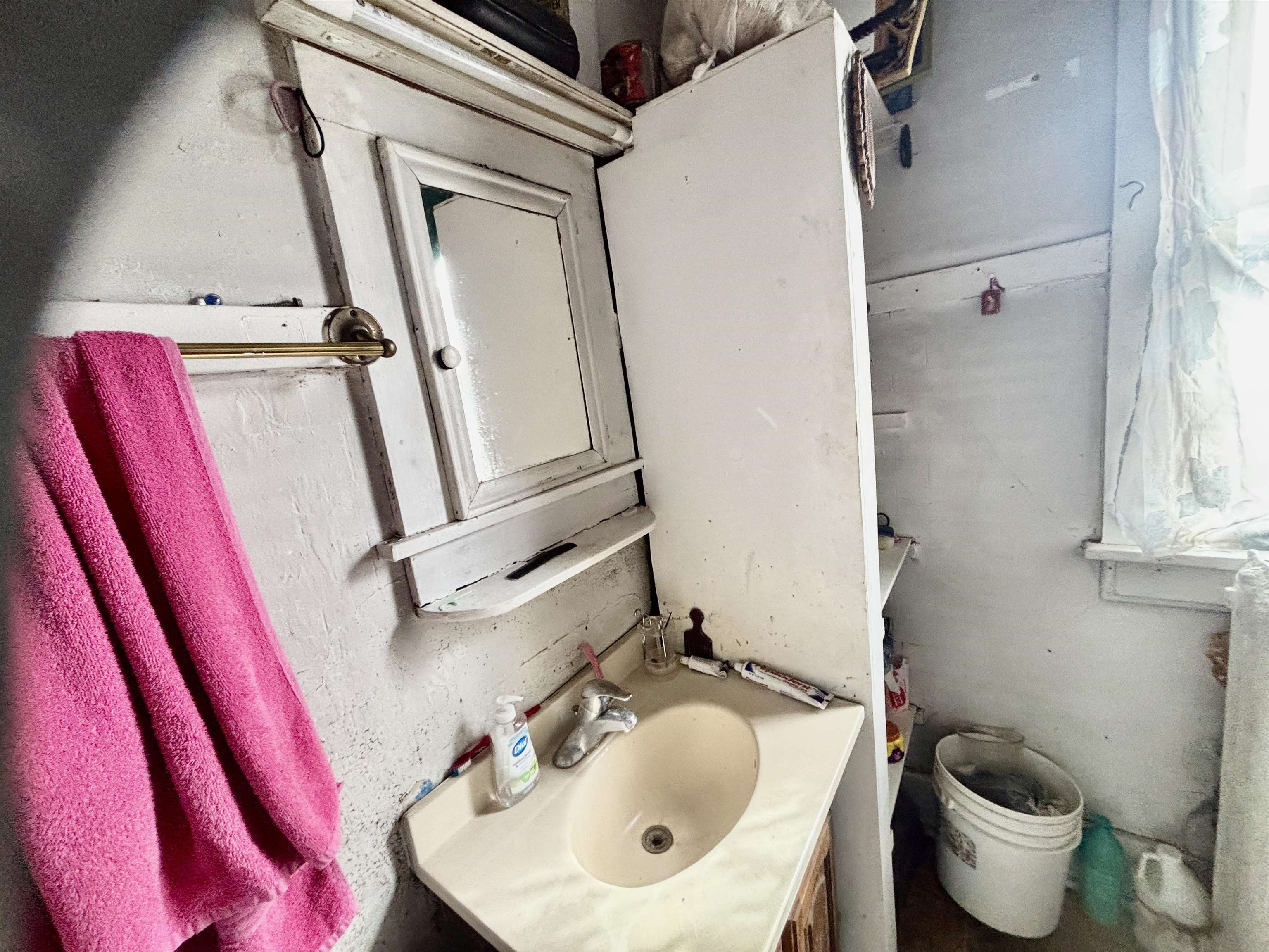 1016 South Main Street Belvidere, IL 61008 - Photo 11 of 17 a bathroom with a sink and a mirror