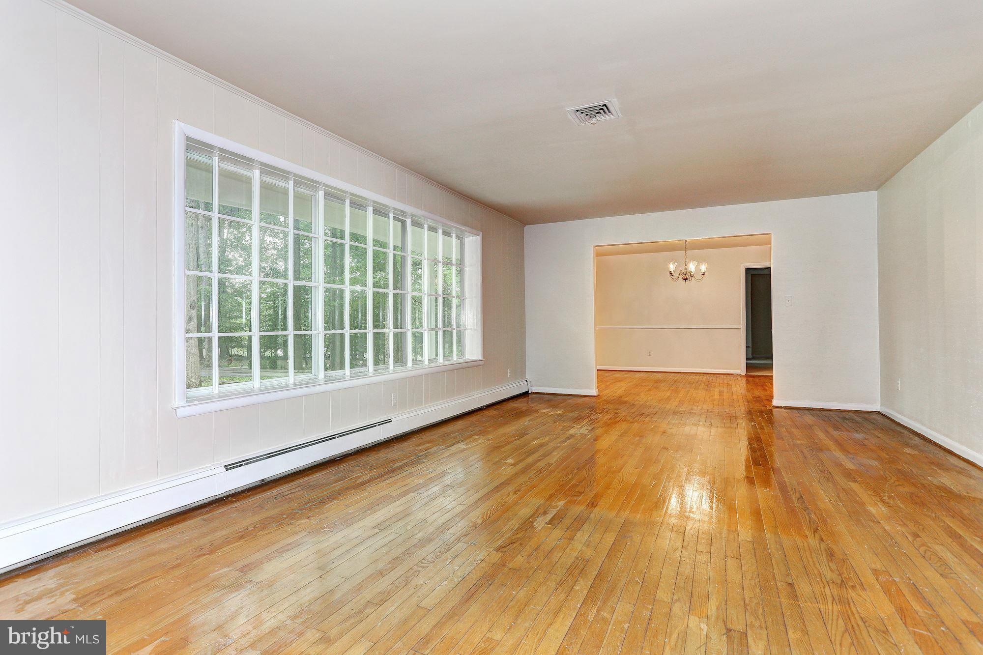 3125 The Oaks Road Ellicott City, MD 21043 - Photo 3 of 18 Living Room