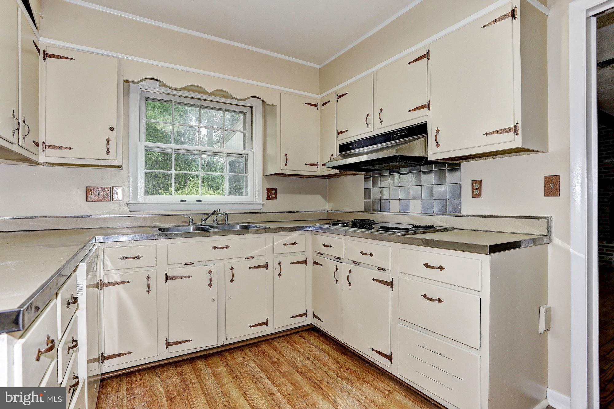 3125 The Oaks Road Ellicott City, MD 21043 - Photo 6 of 18 Kitchen