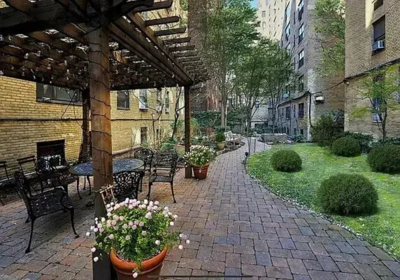 $785,000 | 434 East 52nd Street, Unit 2D | Midtown East