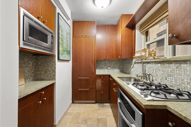 $785,000 | 434 East 52nd Street, Unit 2D | Midtown East