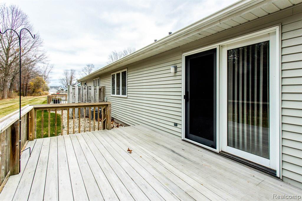7266 Lakeshore Road Lakeport, MI 48059 - Photo 10 of 36