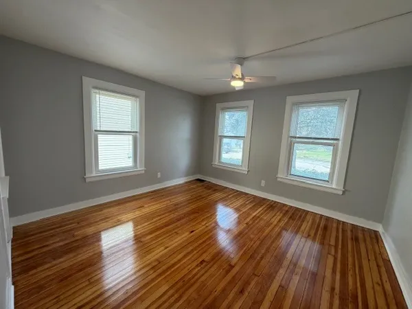 $2,800 | 609 1st Street, Unit 1, Libertyville, IL 60048