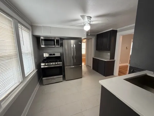 $2,800 | 609 1st Street, Unit 1, Libertyville, IL 60048