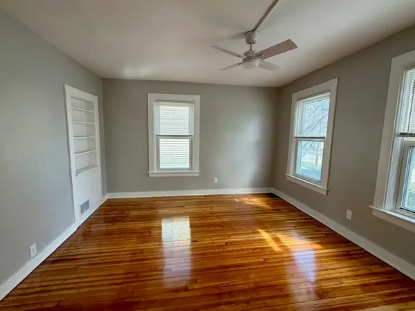 $2,800 | 609 1st Street, Unit 1, Libertyville, IL 60048