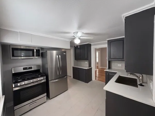 $2,800 | 609 1st Street, Unit 1, Libertyville, IL 60048