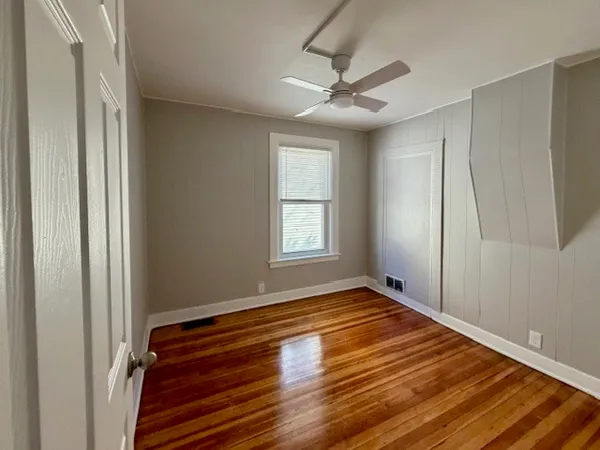 $2,800 | 609 1st Street, Unit 1, Libertyville, IL 60048