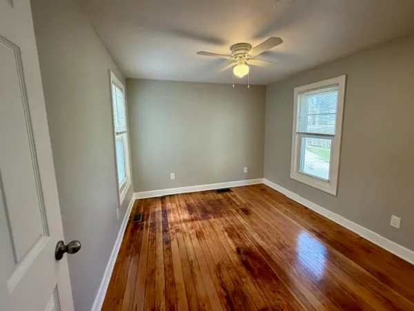 $2,800 | 609 1st Street, Unit 1, Libertyville, IL 60048