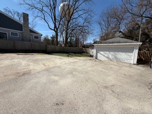 $2,800 | 609 1st Street, Unit 1, Libertyville, IL 60048
