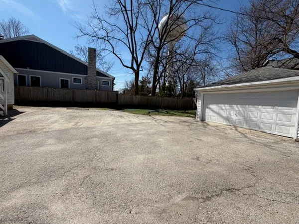 $2,800 | 609 1st Street, Unit 1, Libertyville, IL 60048