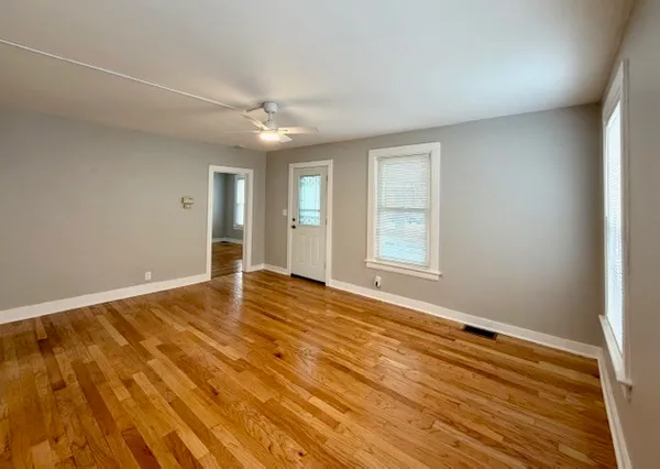 $2,800 | 609 1st Street, Unit 1, Libertyville, IL 60048