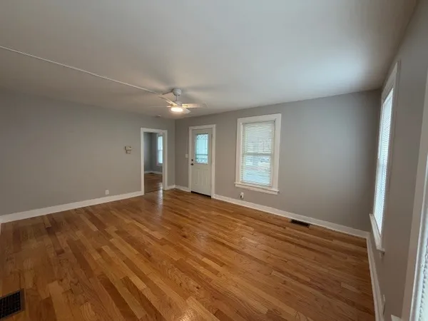 $2,800 | 609 1st Street, Unit 1, Libertyville, IL 60048