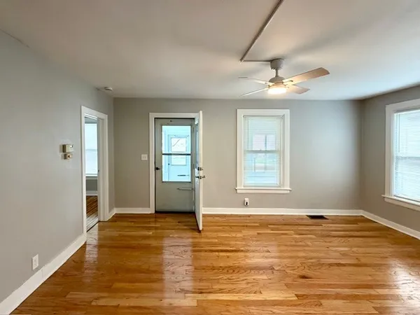 $2,800 | 609 1st Street, Unit 1, Libertyville, IL 60048