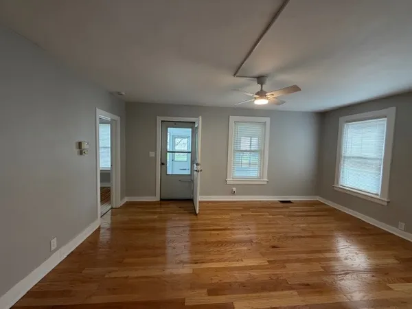 $2,800 | 609 1st Street, Unit 1, Libertyville, IL 60048