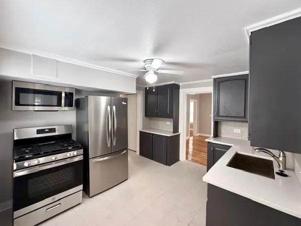 $2,800 | 609 1st Street, Unit 1, Libertyville, IL 60048