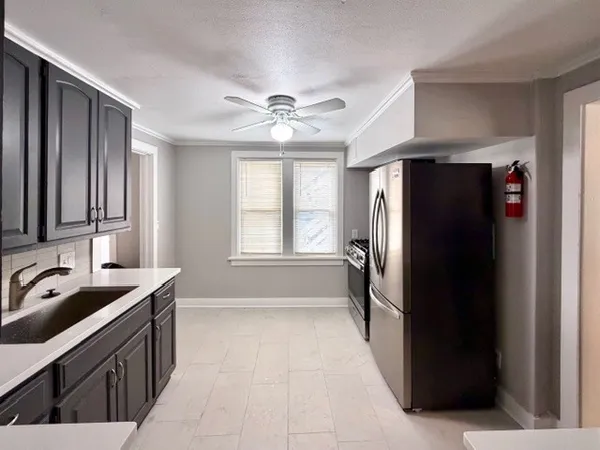 $2,800 | 609 1st Street, Unit 1, Libertyville, IL 60048