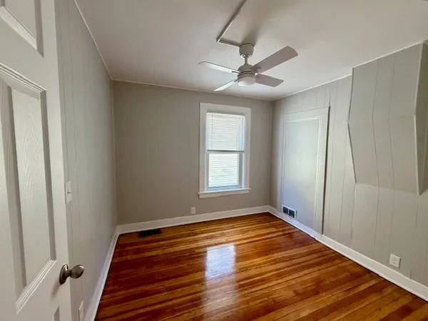 $2,800 | 609 1st Street, Unit 1, Libertyville, IL 60048
