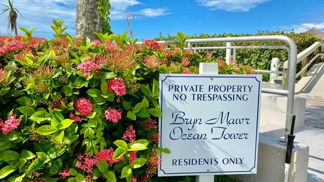 a sign on the wall of the building