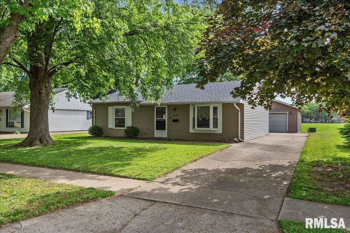 2116 Hastings Road Springfield, IL 62702 - Photo 2 of 29