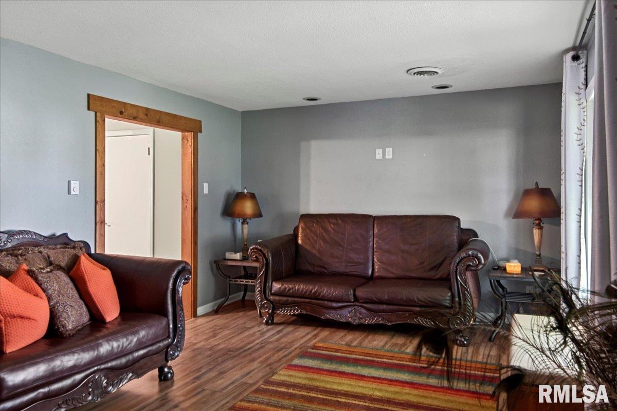 2116 Hastings Road Springfield, IL 62702 - Photo 4 of 29