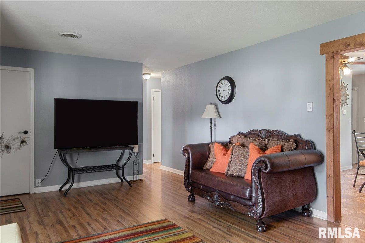 2116 Hastings Road Springfield, IL 62702 - Photo 8 of 29