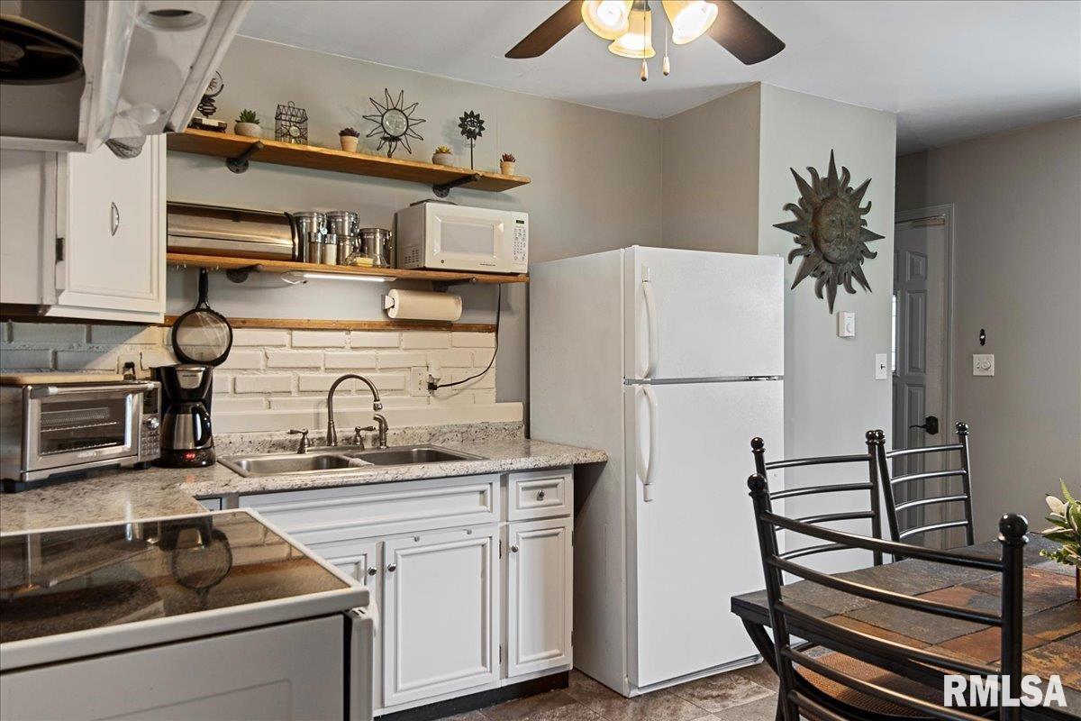 2116 Hastings Road Springfield, IL 62702 - Photo 10 of 29
