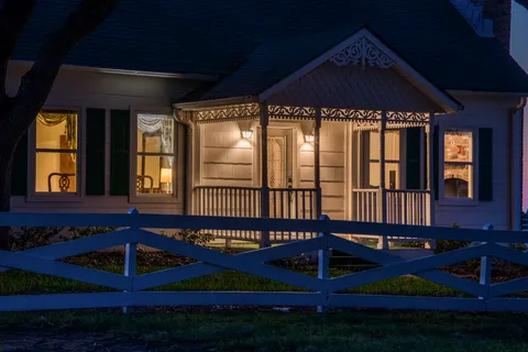 a view of yard with green space