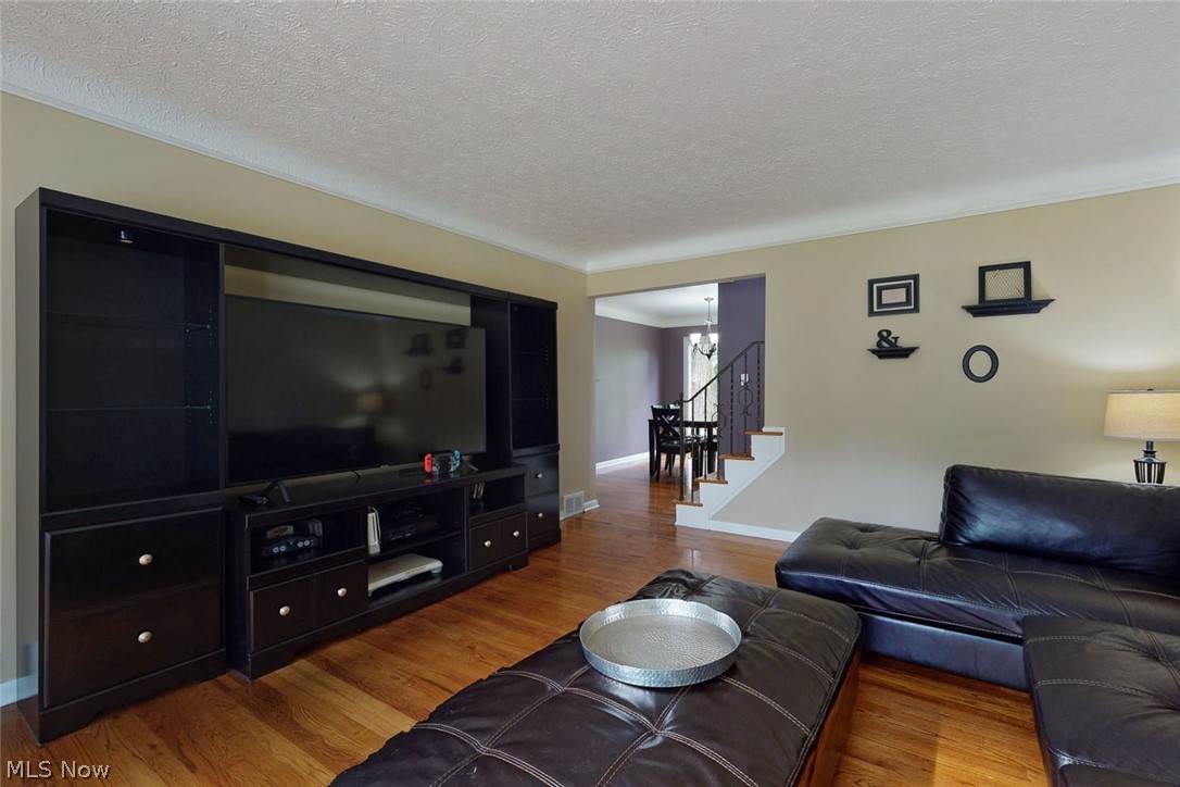 1340 Haverston Road Cleveland, OH 44124 - Photo 3 of 24