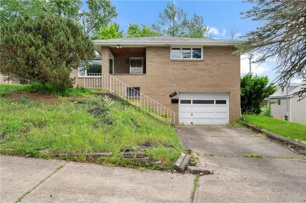 $169,900 | 200 Erwin Place, McKees Rocks, PA 15136