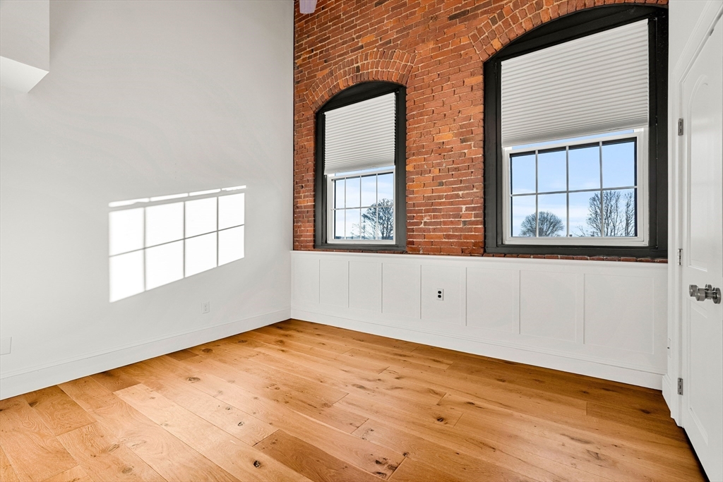 50 Rantoul Street, Unit 505 Beverly, MA 01915 - Photo 12 of 30 an empty room with windows
