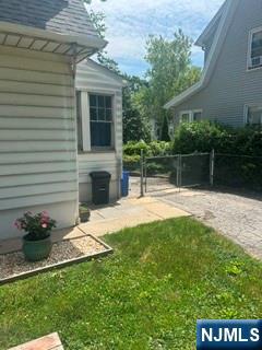413 Morse Avenue, Unit WHOLE HOUSE Ridgefield, NJ 07657 - Photo 3 of 23