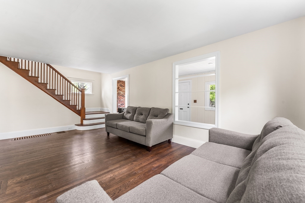 18 Fales Road Dedham, MA 02026 - Photo 6 of 38