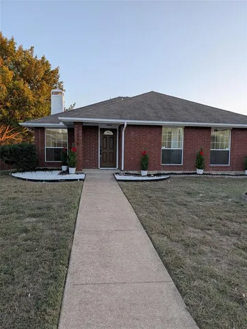 a front view of house with yard