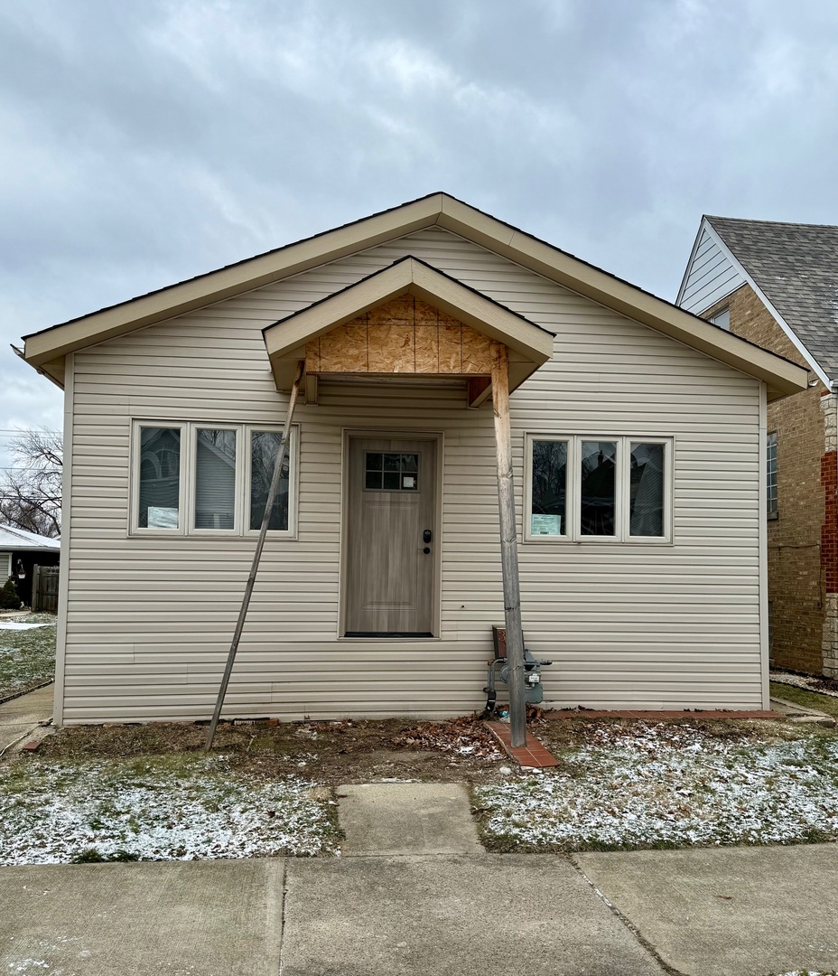 3938 Euclid Avenue Stickney, IL 60402 - Photo 1 of 7 a view of a house with a window