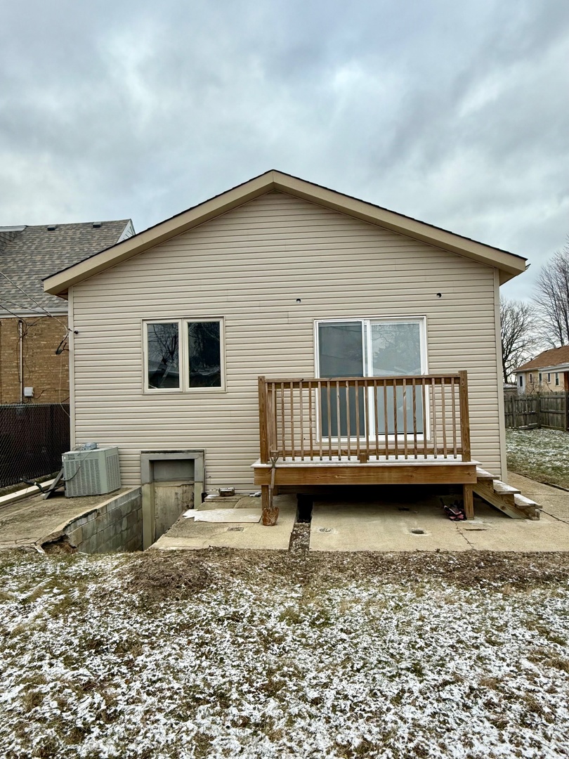 3938 Euclid Avenue Stickney, IL 60402 - Photo 5 of 7 a view of a house with roof deck