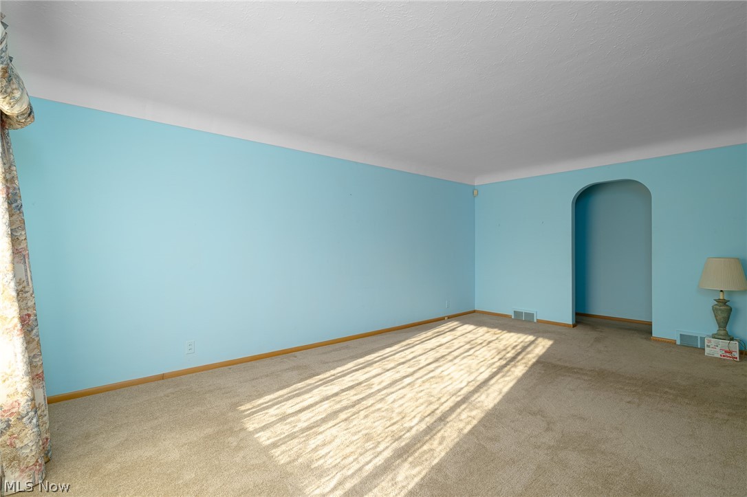 6572 South Canterbury Road Cleveland, OH 44129 - Photo 6 of 36