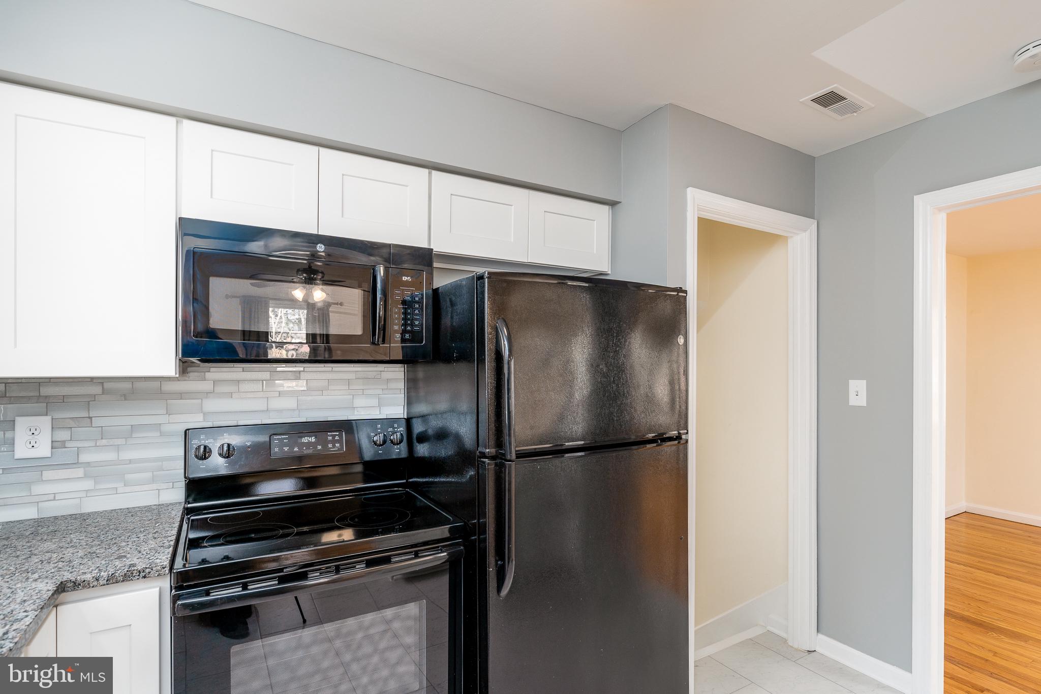1516 Friendly Road Pasadena, MD 21122 - Photo 11 of 34 Kitchen