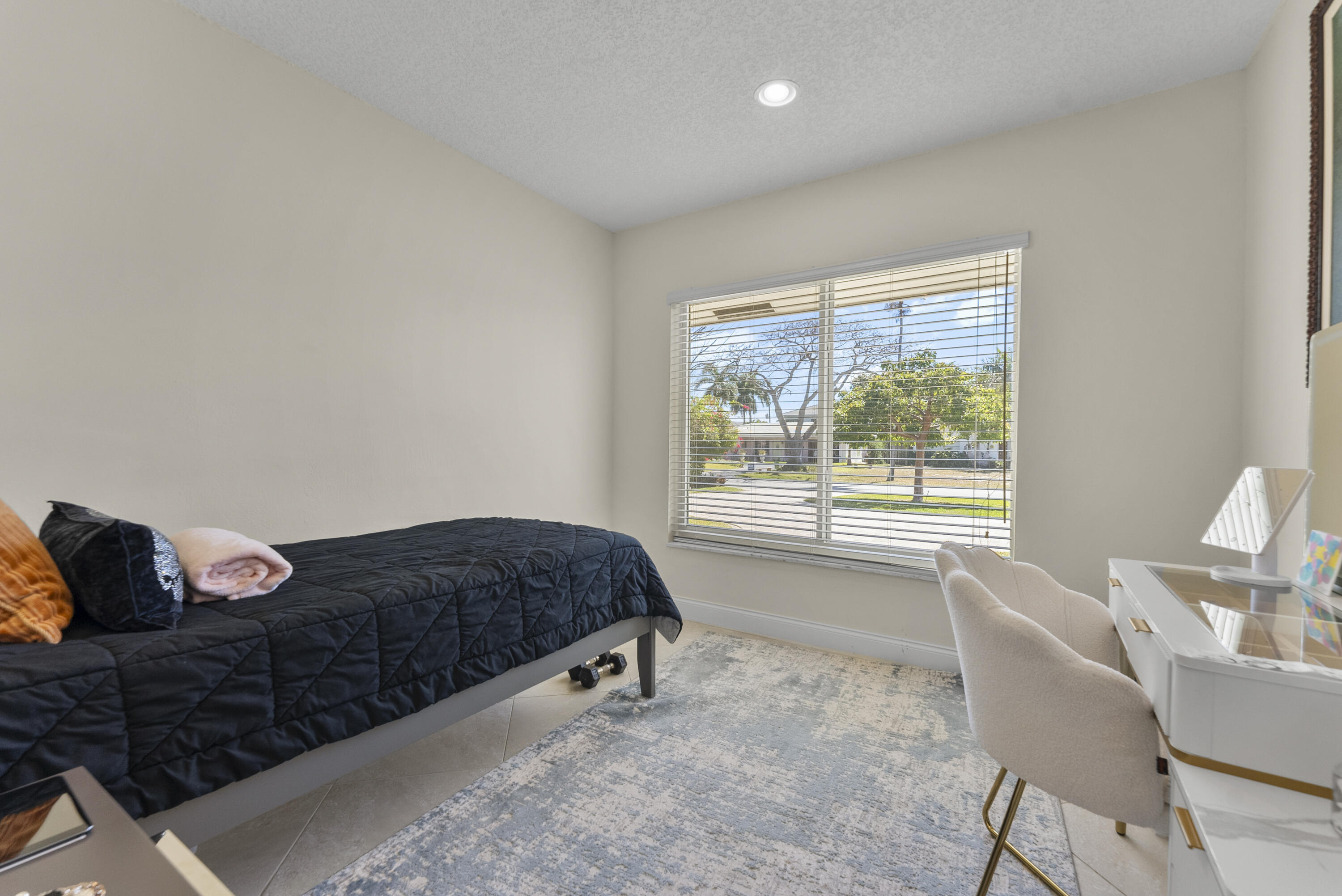 401 Northeast 10th Terrace Boca Raton, FL 33432 - Photo 26 of 46 DSC05775