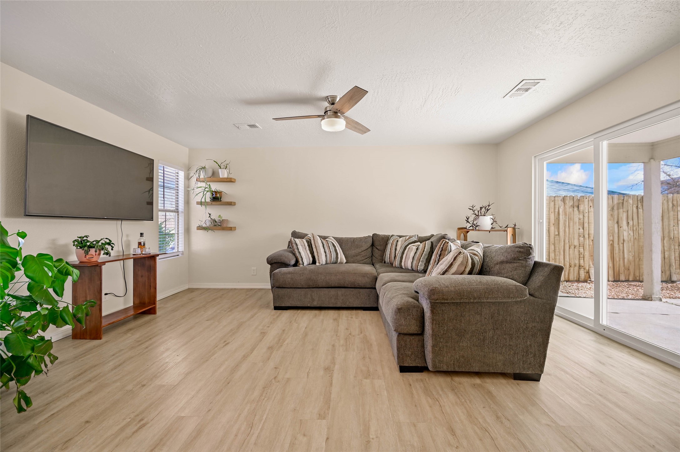 1304 Elkslip Drive Northeast Rio Rancho, NM 87144 - Photo 4 of 21