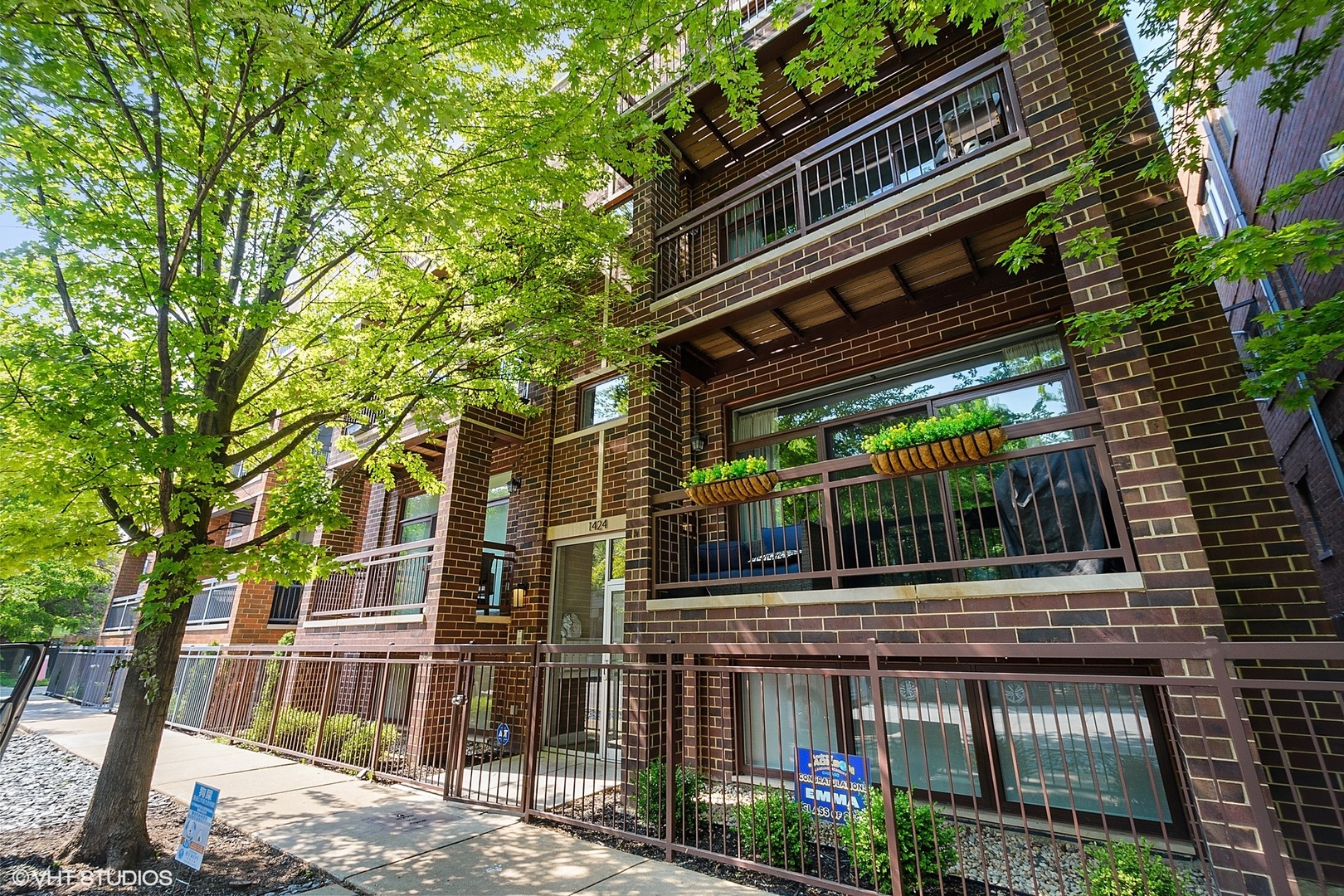 1424 West Fillmore Street, Unit 3E Chicago, IL 60607 - Photo 1 of 21 a front view of a house with garden