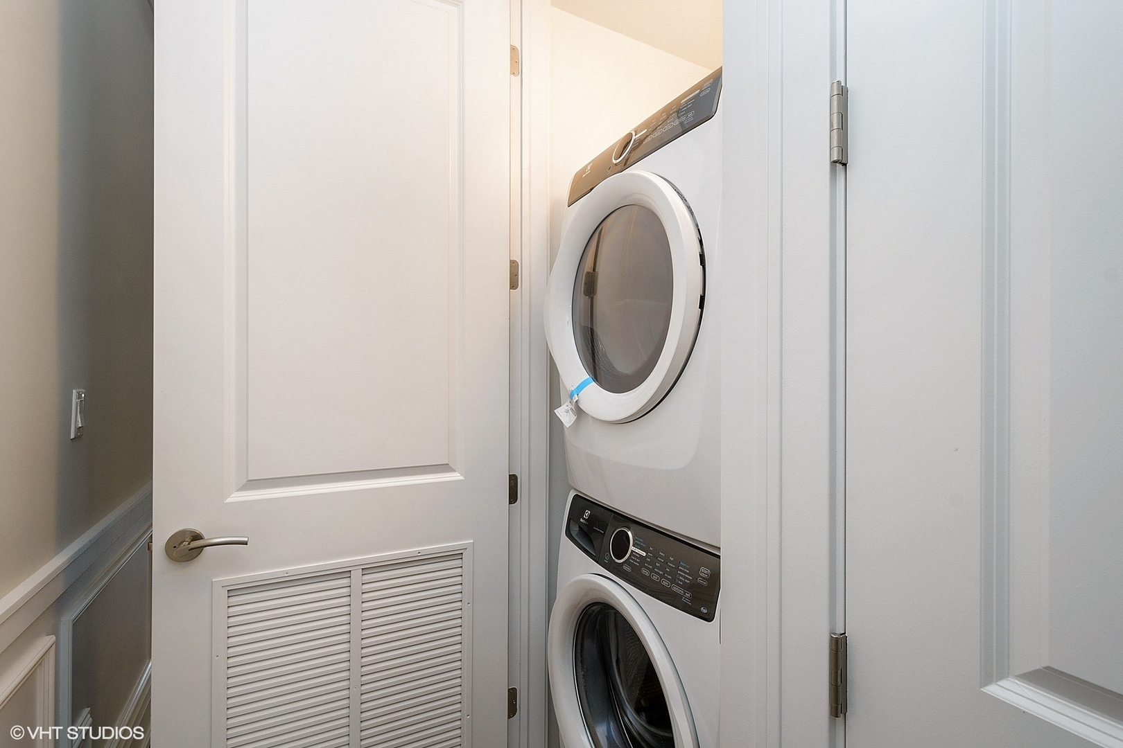 1424 West Fillmore Street, Unit 3E Chicago, IL 60607 - Photo 16 of 21 a utility room with dryer and washer