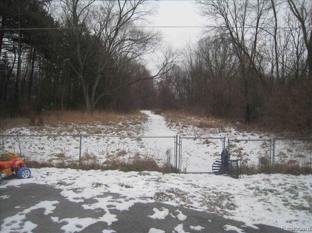 28610 Rollcrest Road Farmington, MI 48334 - Photo 7 of 11 IMG_8257