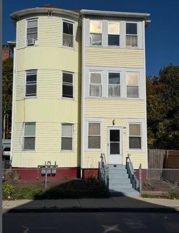 $2,100 | 180 Canterbury Street, Unit 2, Worcester, MA 01603