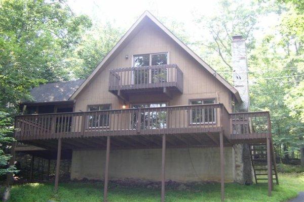 924 Canterbury Road Bushkill, PA 18324 - Photo 1 of 10 Main Photo