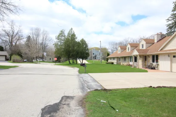 $100,000 | 1200 West Glen River Road, Glendale, WI 53217