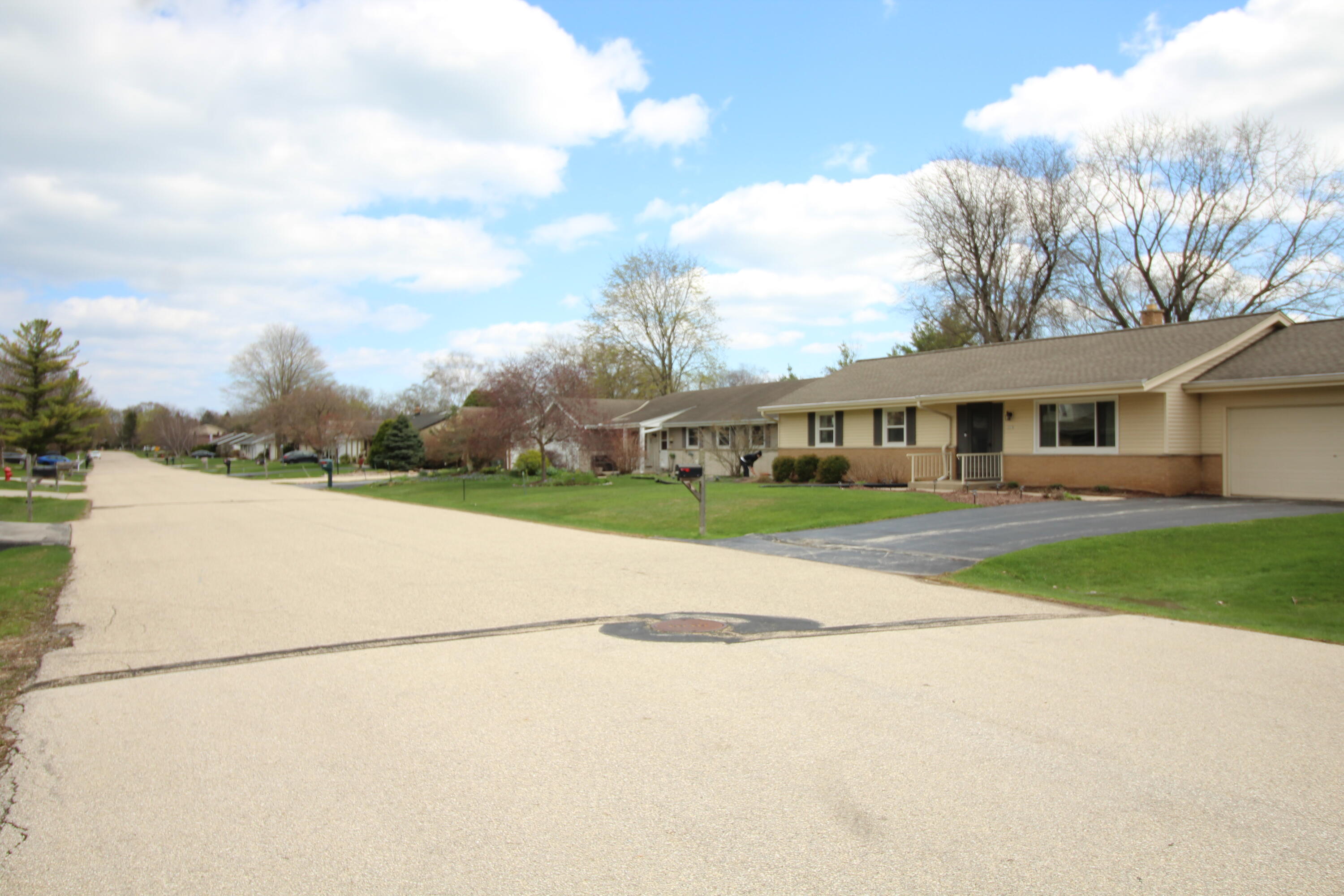 1200 West Glen River Road Glendale, WI 53217 - Photo 10 of 12 Right Street View