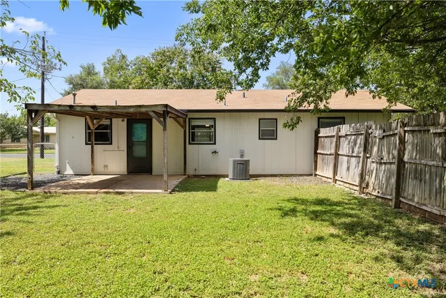 $295,000 | 907 Apple Street, Fredericksburg, TX 78624