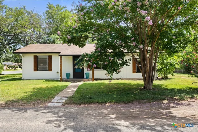 $295,000 | 907 Apple Street, Fredericksburg, TX 78624