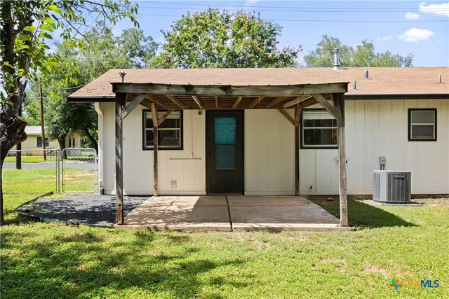 $295,000 | 907 Apple Street, Fredericksburg, TX 78624