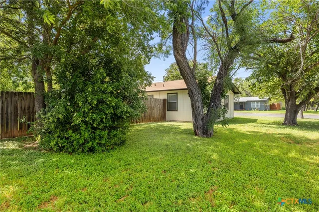 $295,000 | 907 Apple Street, Fredericksburg, TX 78624